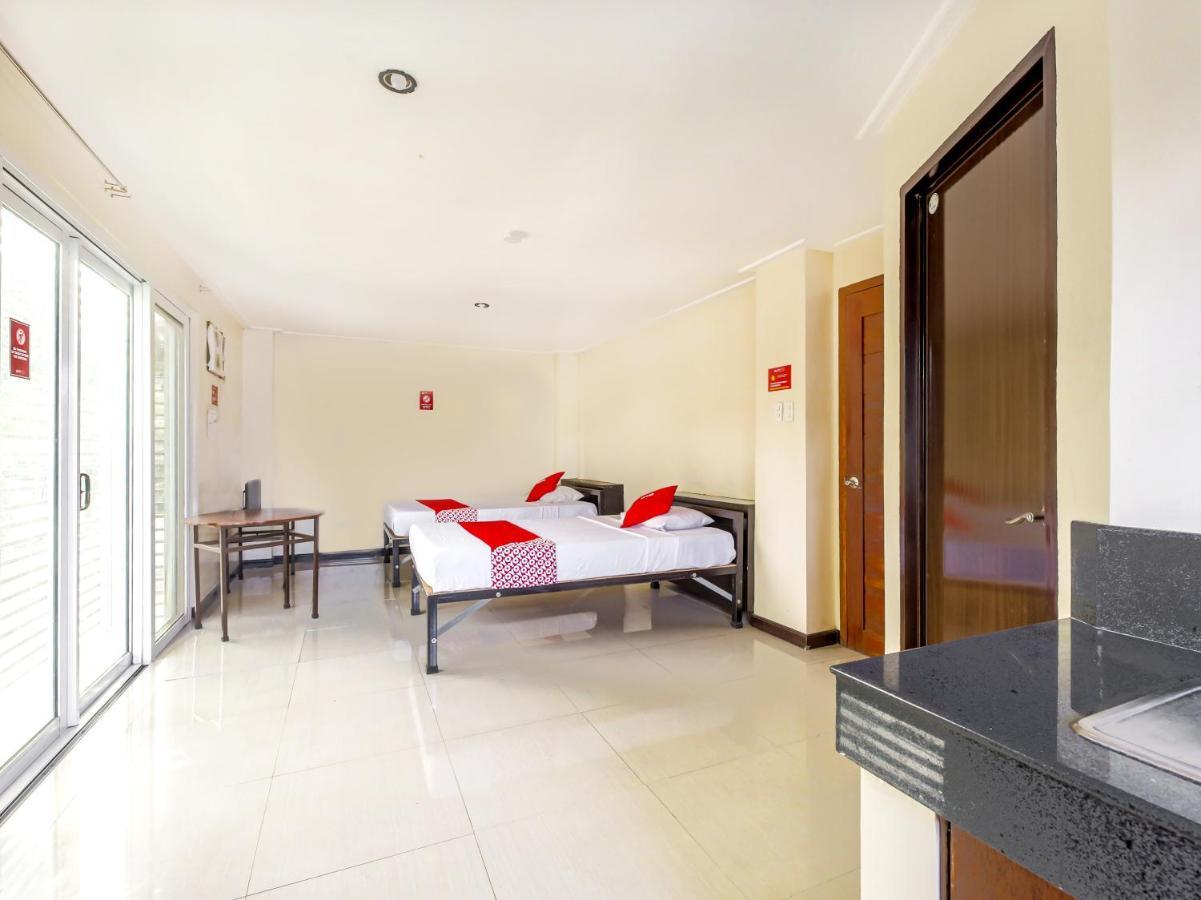 Hotel Oyo 842 Smiles Apartelle San Juan (Metro Manila)