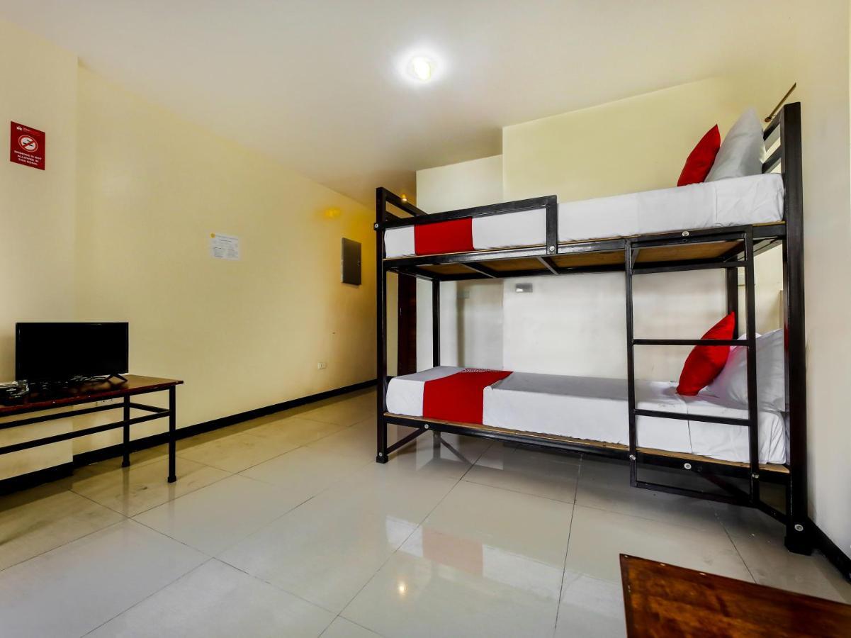 Hotel Oyo 842 Smiles Apartelle San Juan (Metro Manila)